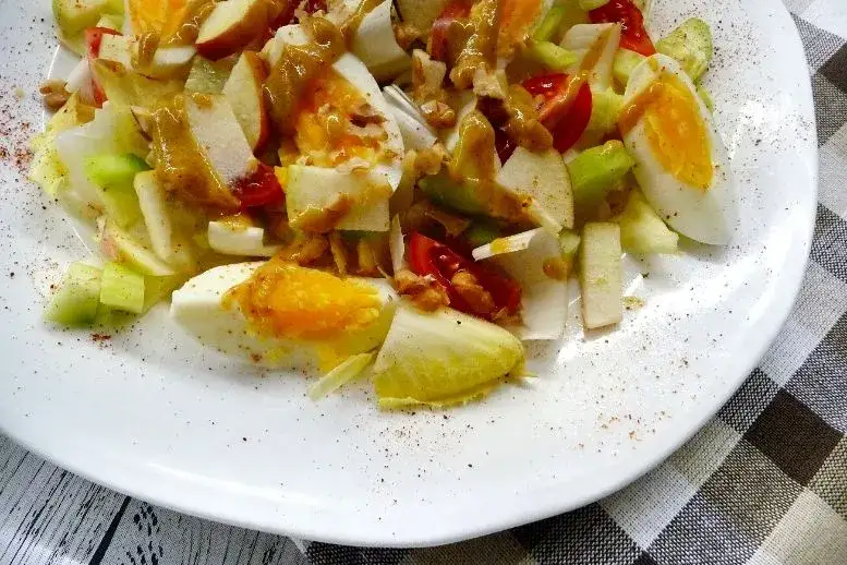 Zdjęcie Jak zrobić sałatkę z cykorii - proste przepisy na zdrowe dania