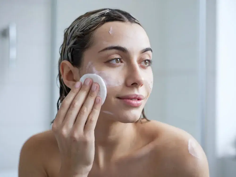 Zdjęcie Jak usunąć farbę ze sk&oacute;ry? Szybkie i bezpieczne metody