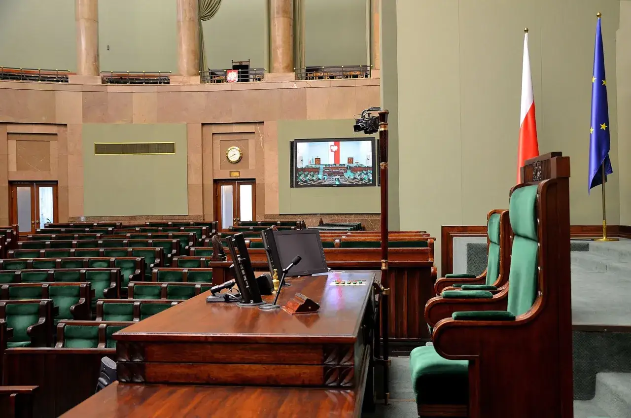 Zdjęcie Kto przewodniczy obradom sejmu i senatu? Poznaj ich role i odpowiedzialność