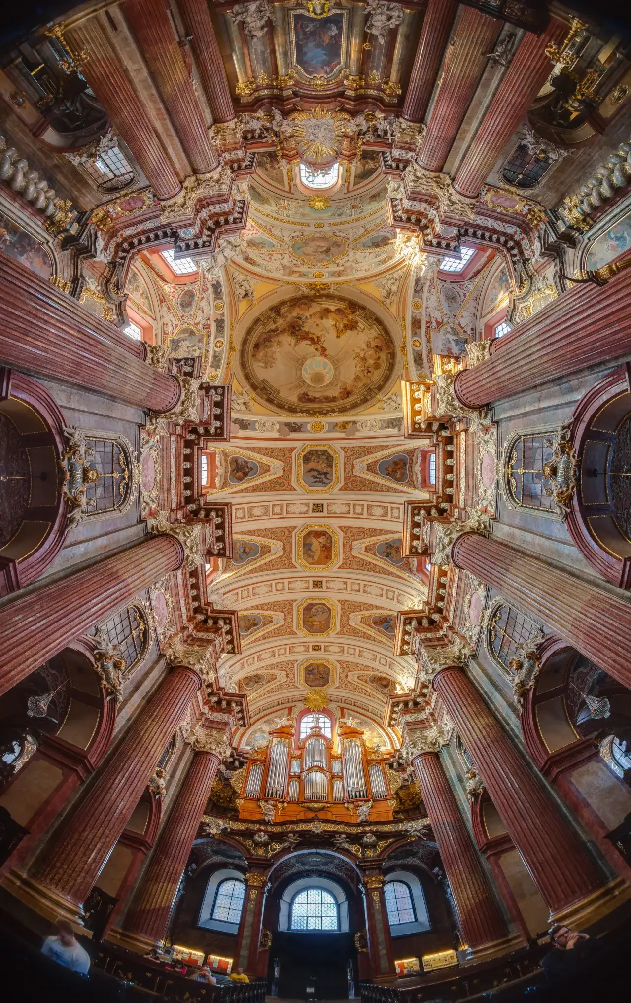 Zdjęcie Barok motywy: Odkryj najważniejsze tematy literatury barokowej