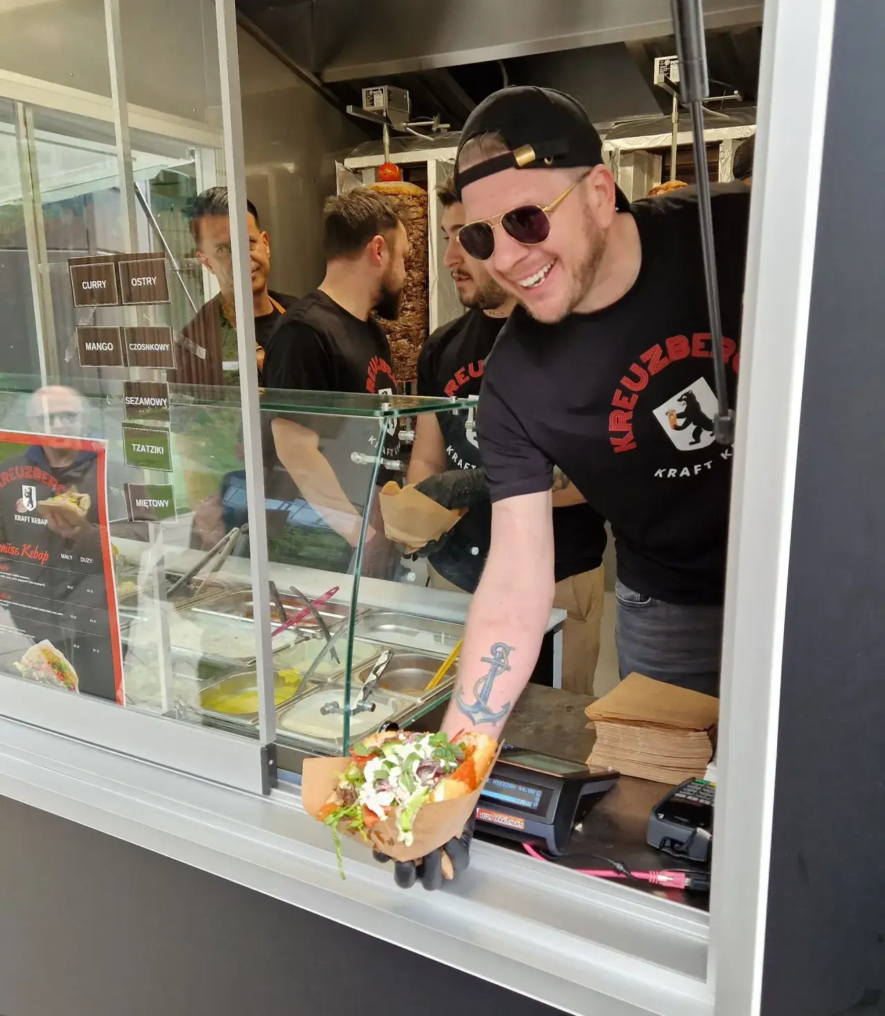 Zdjęcie Ile kebabów dziennie można sprzedać? Poznaj fakty i statystyki