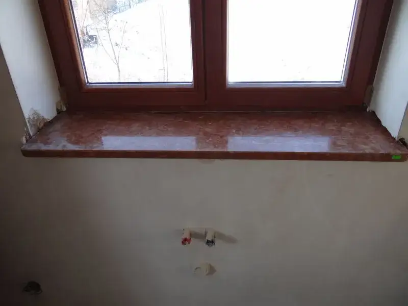 Zdjęcie Ile kosztuje montaż parapetów wewnętrznych: aktualne ceny i porównanie