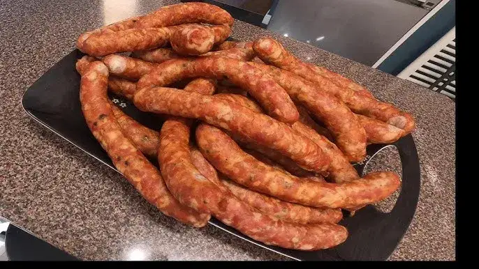 Zdjęcie Jak zrobić kiełbasę z baraniny i wieprzowiny – prosta receptura krok po kroku