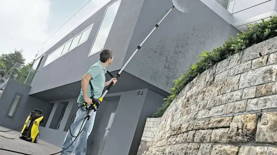 Zdjęcie Skuteczne czym myć elewację: 5 najlepszych sposobów czyszczenia fasady