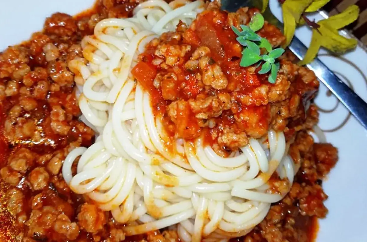Zdjęcie Biały sos do spaghetti - proste przepisy na pyszny makaron