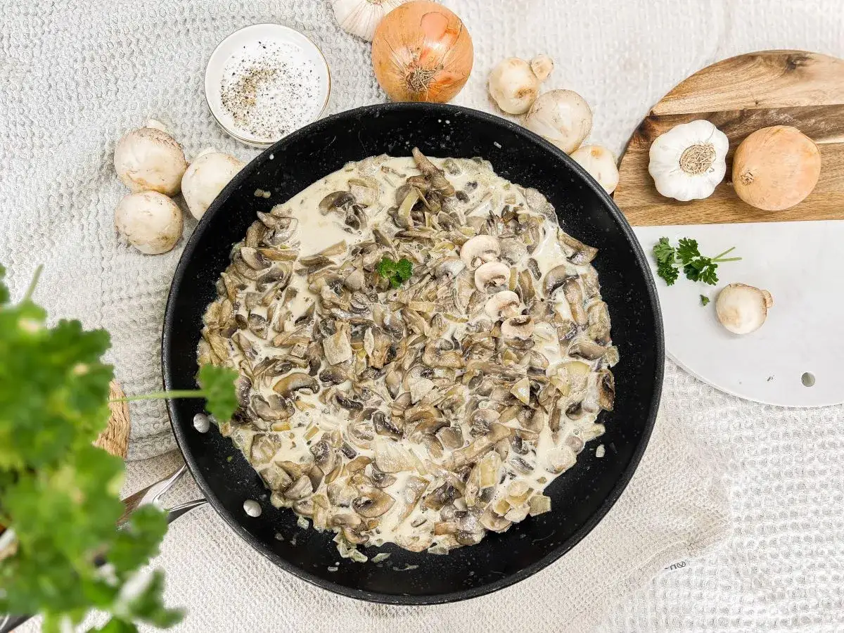 Zdjęcie Sos pieczarkowy z czym podawać – najlepsze pomysły na dania