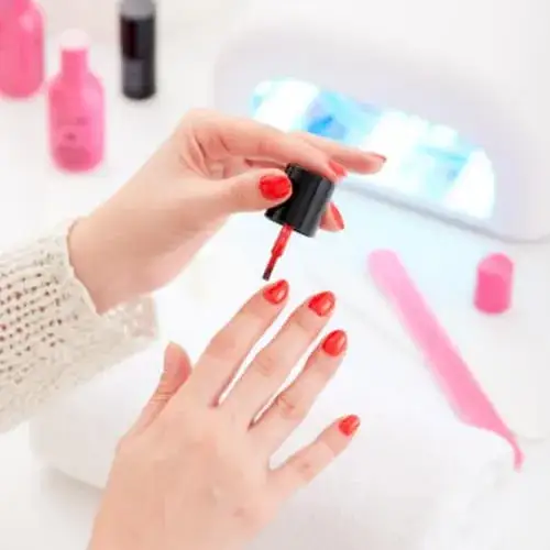 Zdjęcie Jak samemu zrobić paznokcie hybrydowe w domu bez błędów