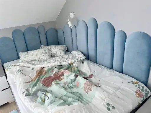 Zdjęcie Pomysły na ścianę przy łóżku dziecka, które zapewnią bezpieczeństwo i komfort