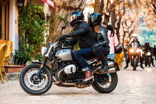 Zdjęcie Jak zmierzyć kask motocyklowy, aby uniknąć niewłaściwego rozmiaru?