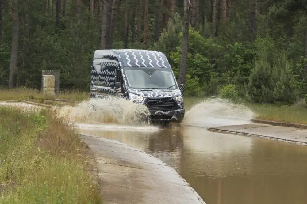 Zdjęcie Jaki bus z napędem 4x4 wybrać? Porównanie modeli i cen