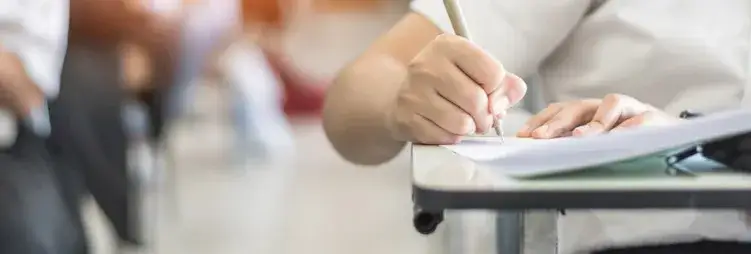 Zdjęcie Jak zacząć rozprawkę maturalną? Przykłady, które przyciągną uwagę