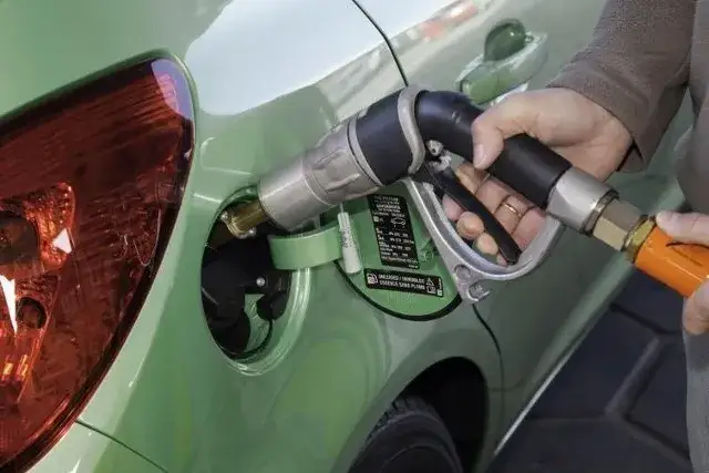 Zdjęcie Diesel czy LPG – który wybór jest tańszy i bardziej opłacalny?