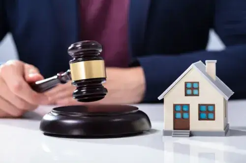 Zdjęcie Za jaki dług komornik może zająć mieszkanie? Ważne informacje i wyjątki