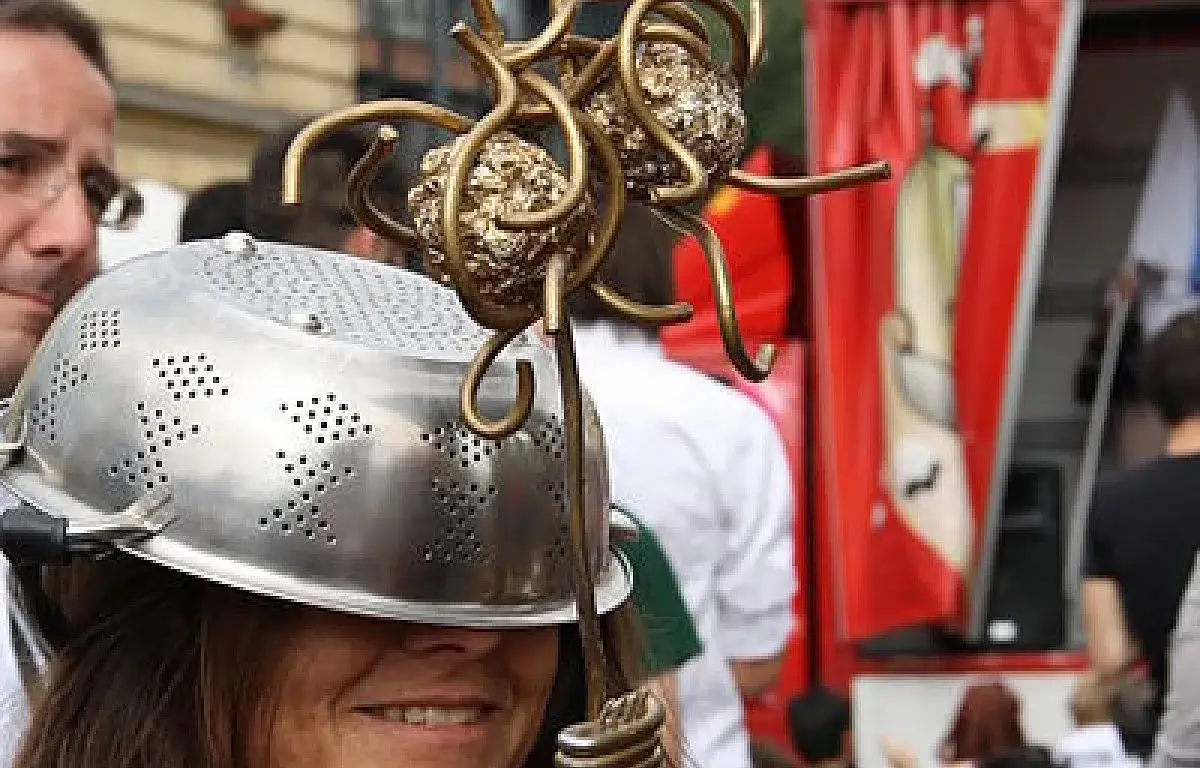 Zdjęcie Religia latającego potwora spaghetti: historia, wierzenia i kontrowersje