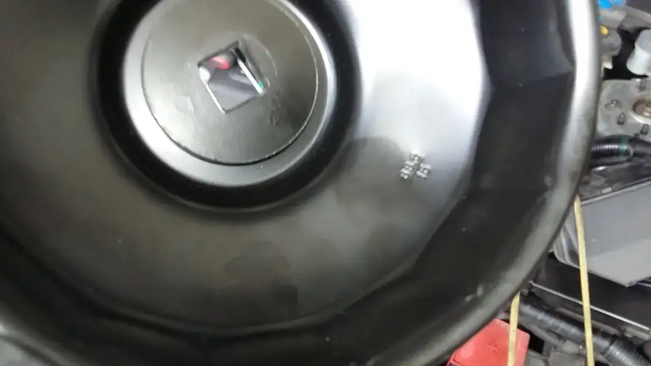 Zdjęcie Gdzie jest filtr paliwa w Honda CR-V 2.2 diesel? Oto, co musisz wiedzieć