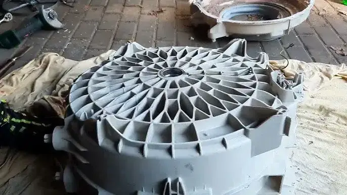 Zdjęcie Jak wymienić amortyzator w pralce Whirlpool – uniknij kosztownych napraw