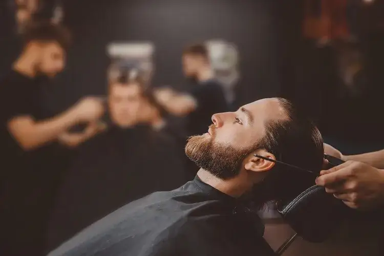 Zdjęcie Fryzjer męski Marki &ndash; najlepsze miejsca na stylowy haircut i pielęgnację