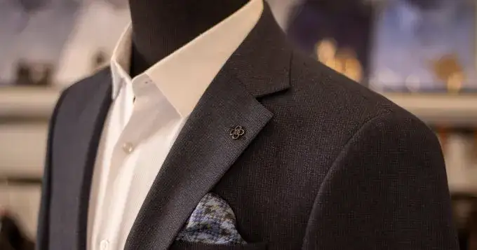 Zdjęcie Polskie marki koszul męskich, które zachwycą jakością i stylem w 2025