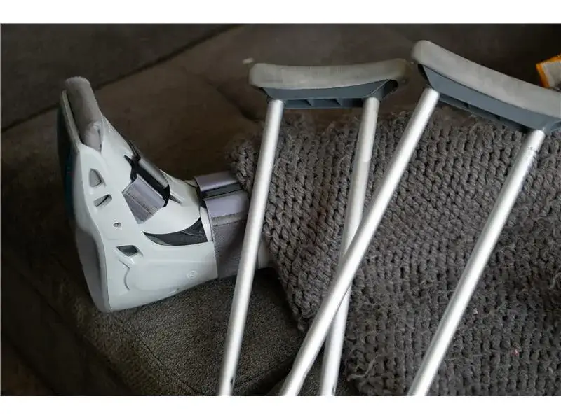 Zdjęcie Skręcona kostka: ile L4 na zwolnieniu i co wpływa na czas?