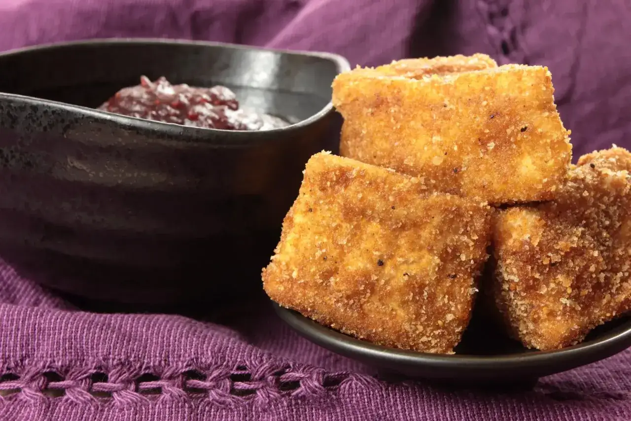 Zdjęcie Zapomniana polska przekąska? Przepis na ser smażony z kminkiem