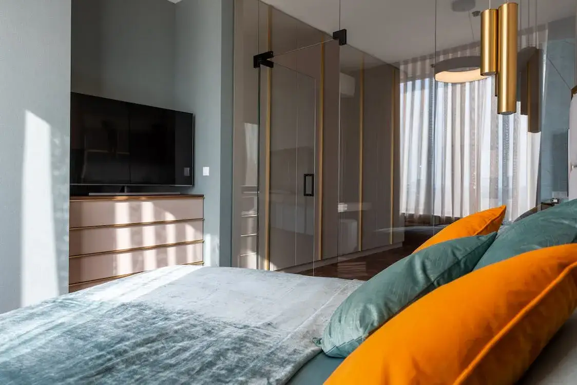 Zdjęcie Jak ukryć telewizor w sypialni: 5 skutecznych metod na 2023