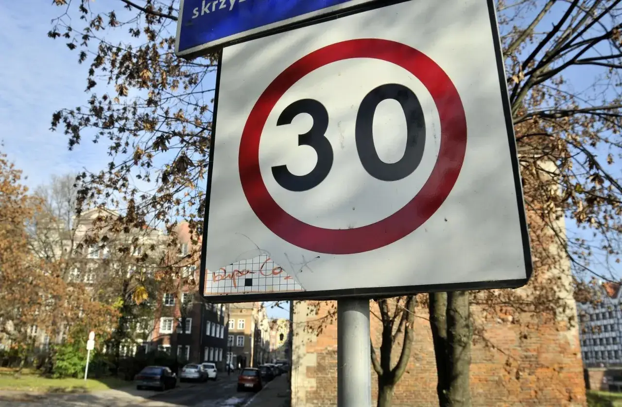 Zdjęcie Znaki strefy 30 - jak wyglądają i co oznaczają dla kierowców