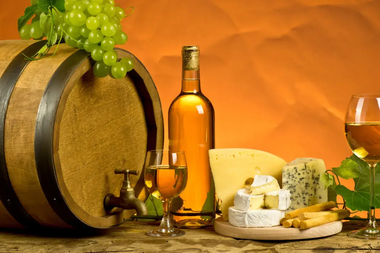 Zdjęcie Najlepsze zamienniki białego wina w przepisie, które zaskoczą smakiem