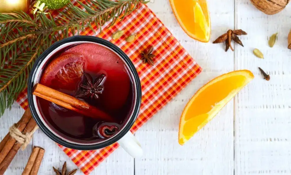 Zdjęcie Jak zrobić grzane wino z pomarańczą, kt&oacute;re rozgrzeje zimowe wieczory