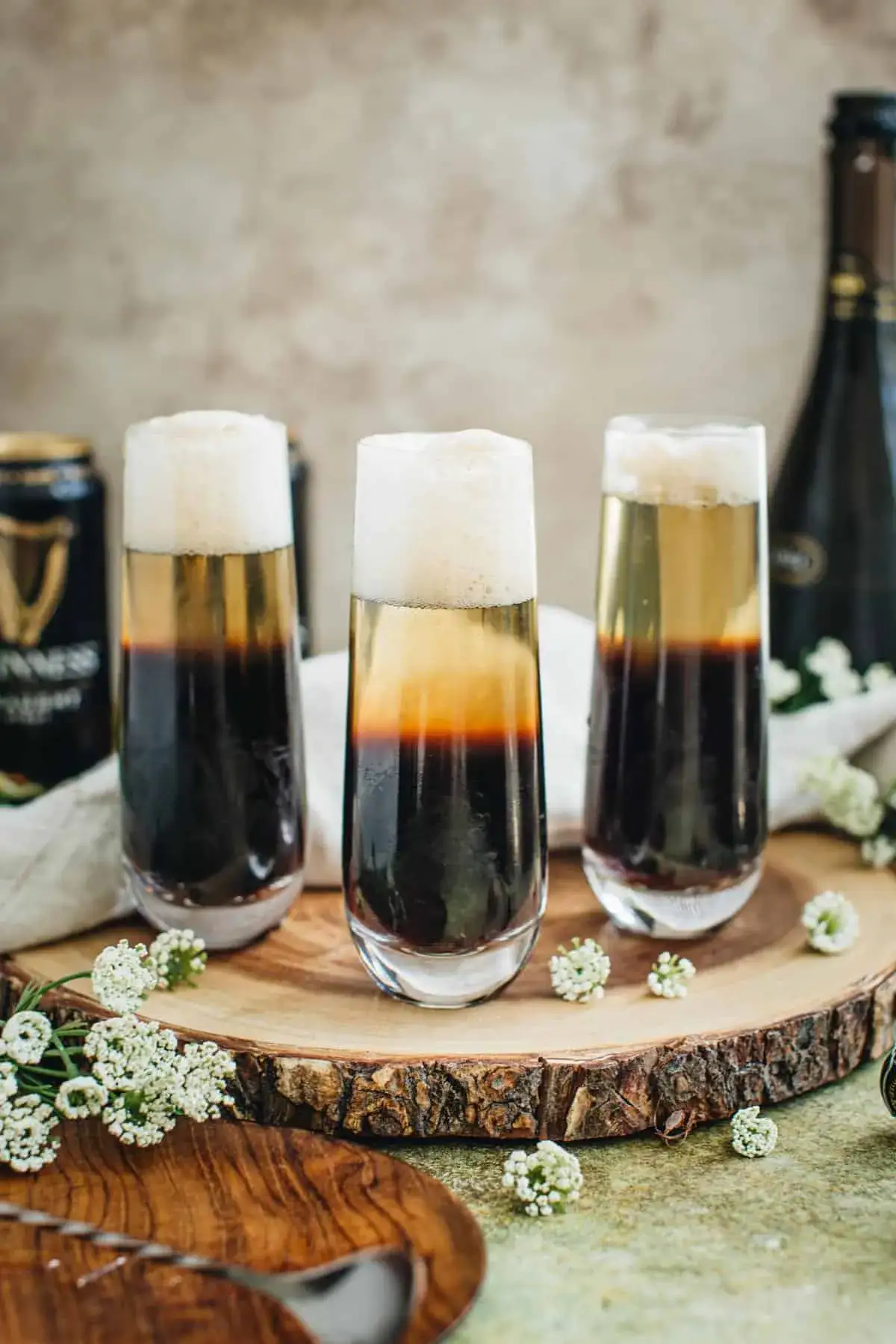 Zdjęcie Jak przygotować idealny drink black velvet - przepis i historia