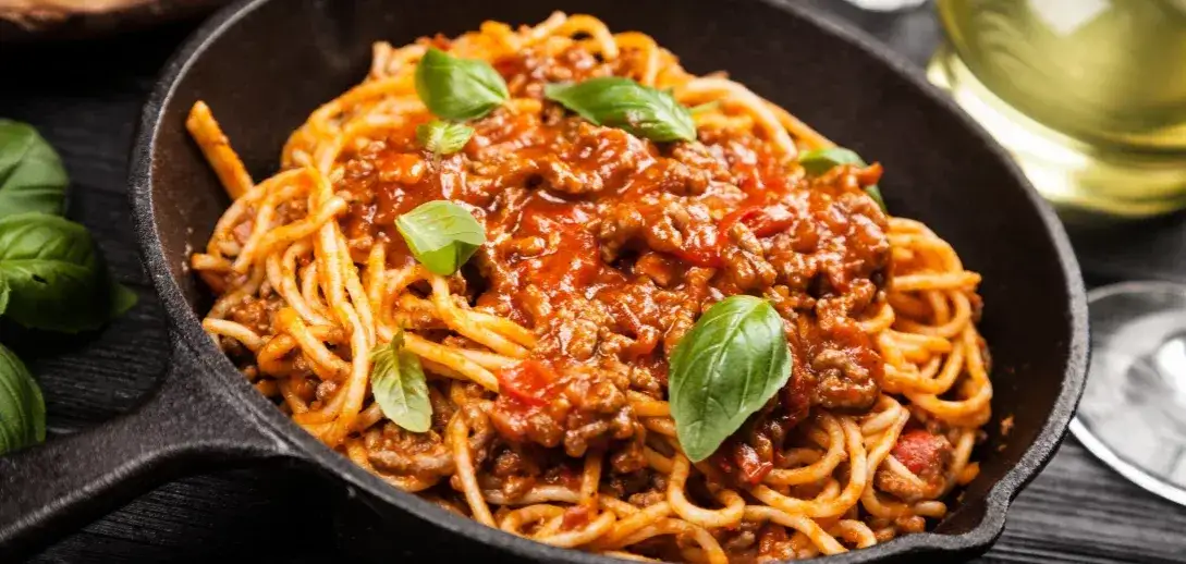 Zdjęcie Spaghetti bolognese kwestia smaku: odkryj różnice w wersjach dania