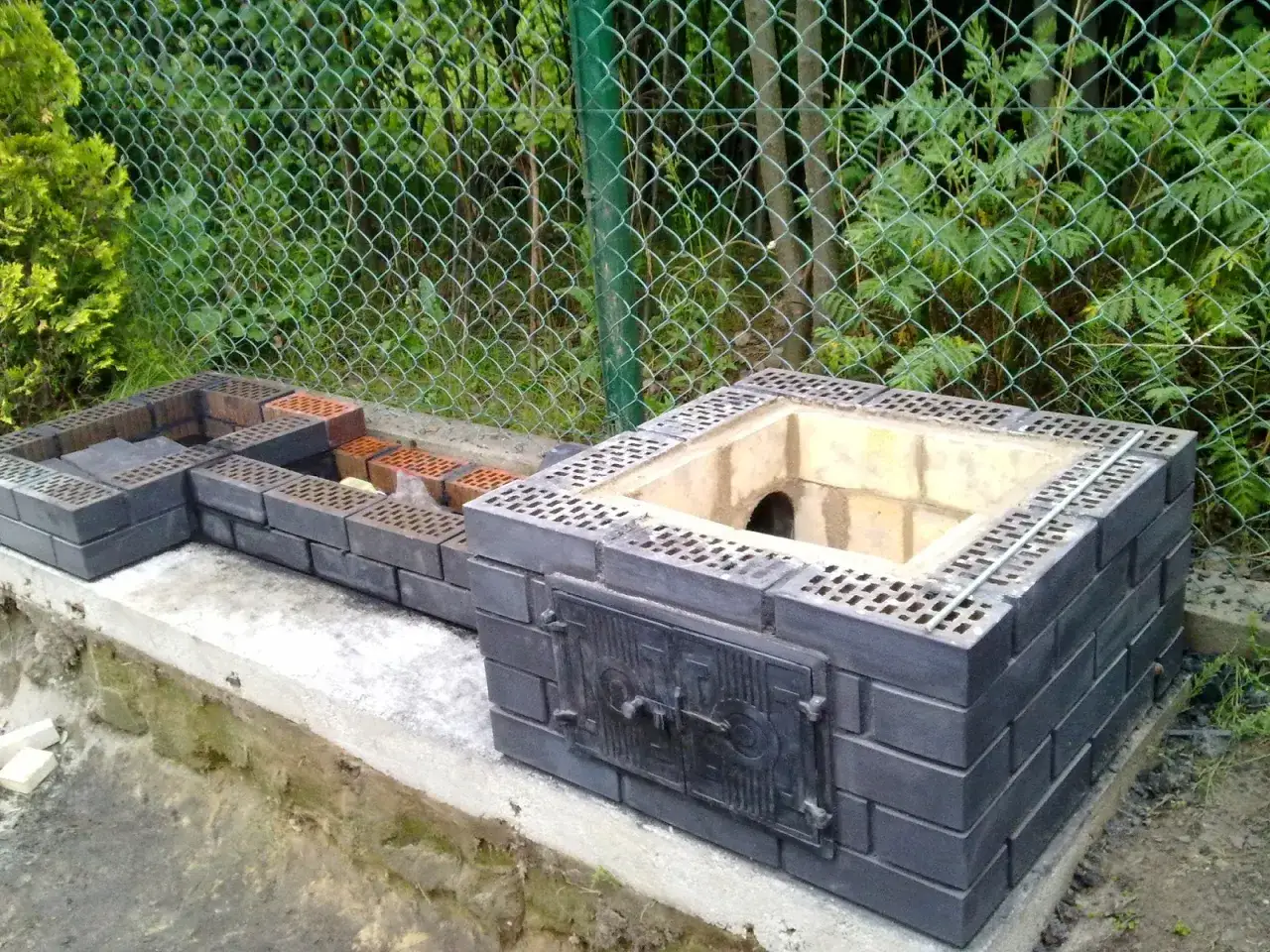 Zdjęcie Jaką zaprawę wybrać do murowania wędzarni? Najlepsze rozwiązania