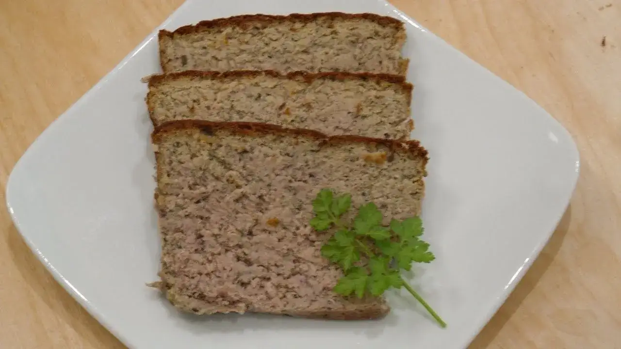 Zdjęcie Domowy pasztet z królika i wieprzowiny. Przepyszny sposób na idealną wędlinę