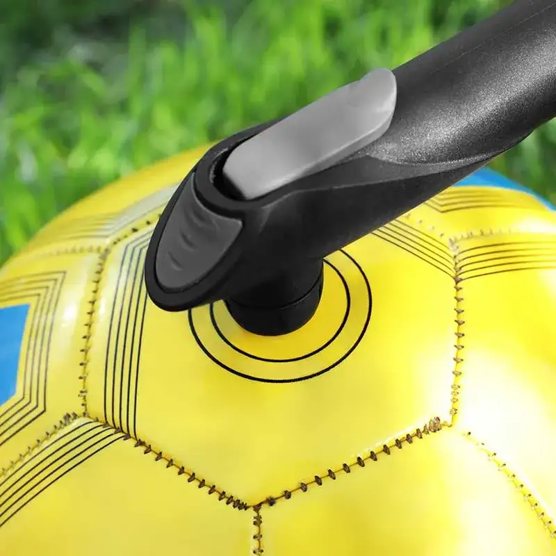 Zdjęcie Jak spuścić powietrze z piłki do kosza bez uszkodzeń i problemów