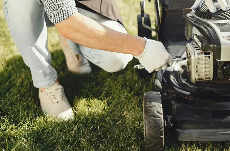 Zdjęcie Jak ustawić zawory w kosiarce, aby uniknąć problemów z silnikiem