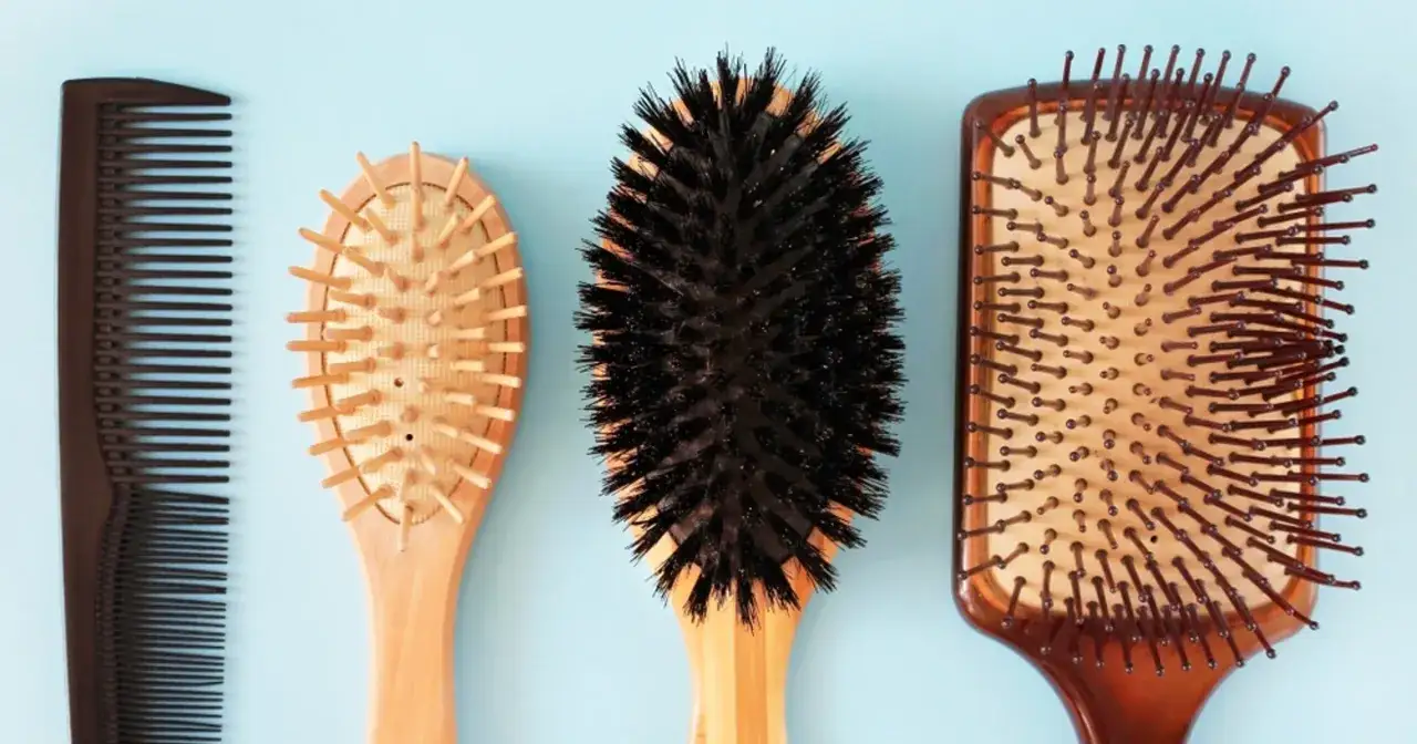 Zdjęcie Jak skutecznie wyczyścić okrągłą szczotkę do włosów bez jej uszkodzenia
