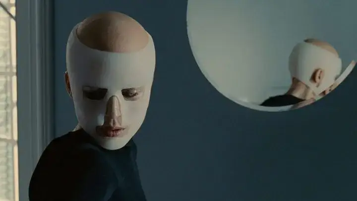 Zdjęcie Gdzie obejrzeć skórę w której żyję? Film nie jest na YouTube