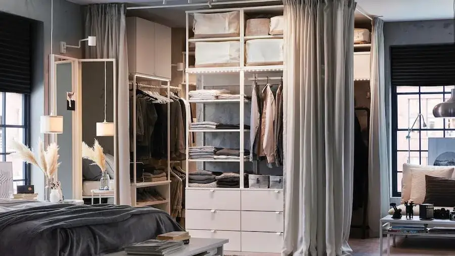 Zdjęcie Jak urządzić małą garderobę, aby maksymalnie wykorzystać przestrzeń?