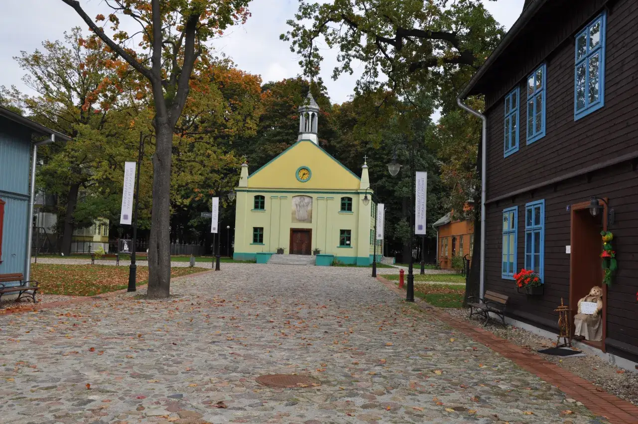 Zdjęcie Skansen Łódź: Odkryj fascynującą historię drewnianej architektury