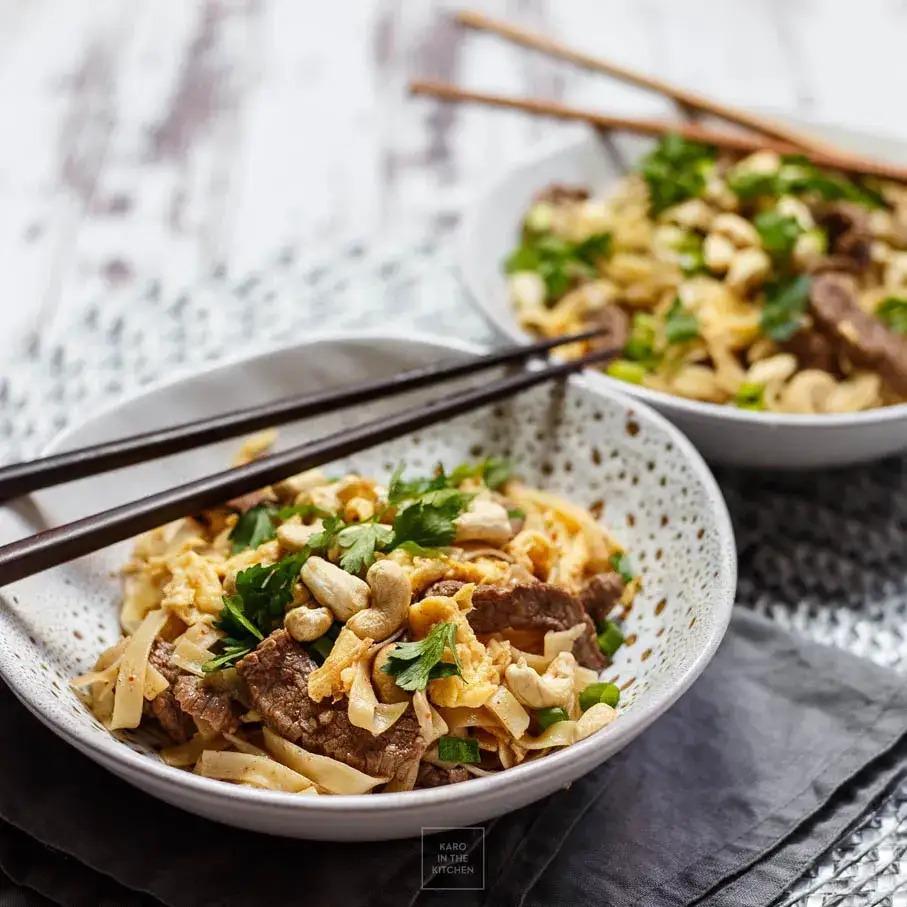 Zdjęcie Pyszny pad thai z wołowiną, który zaskoczy Twoje kubki smakowe