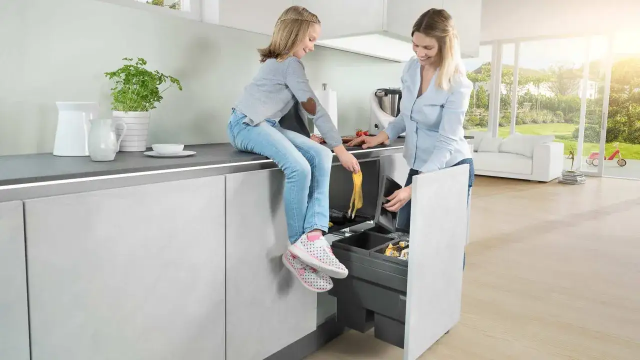 Zdjęcie Der perfekte mülleimer küche einbau für mehr Platz und Hygiene