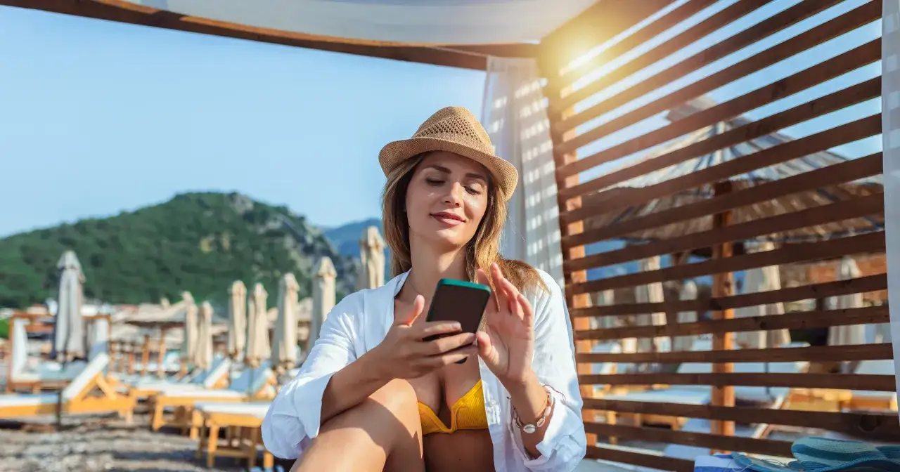 Zdjęcie Czy trzeba włączać roaming? Uniknij wysokich opłat za granicą i korzystaj z internetu bez problemów