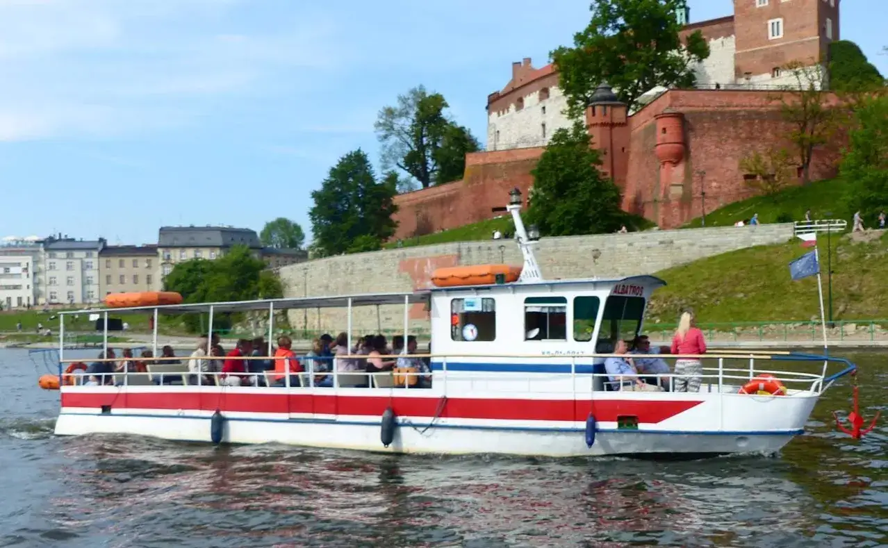 Zdjęcie Ile kosztuje rejs po Wiśle w Krakowie? Ceny biletów i opcje rejsów.