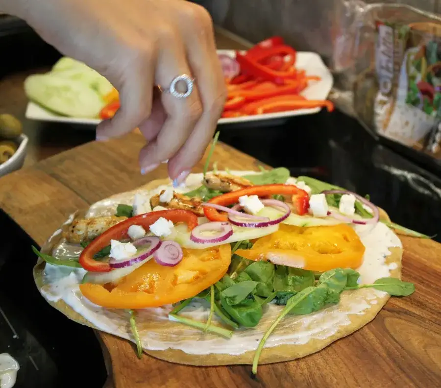 Zdjęcie Ile kalorii ma tortilla z warzywami? Zaskakujące r&oacute;żnice w kaloryczności