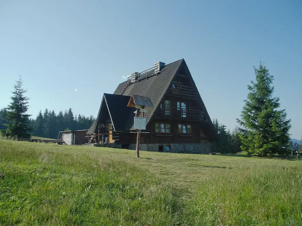 Zdjęcie Bac&oacute;wka na Krawcowym Wierchu &ndash; idealne miejsce na odpoczynek w g&oacute;rach