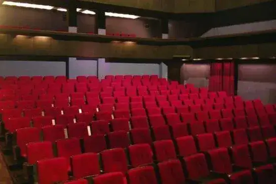 Zdjęcie Teatr Bagatela bilety ulgowe dla kogo? Sprawdź, kto może skorzystać