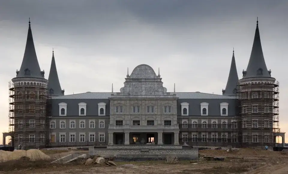 Zdjęcie Kiedy otwarcie hotelu Cztery Wieże w Katarzyninie? Sprawdź najnowsze informacje