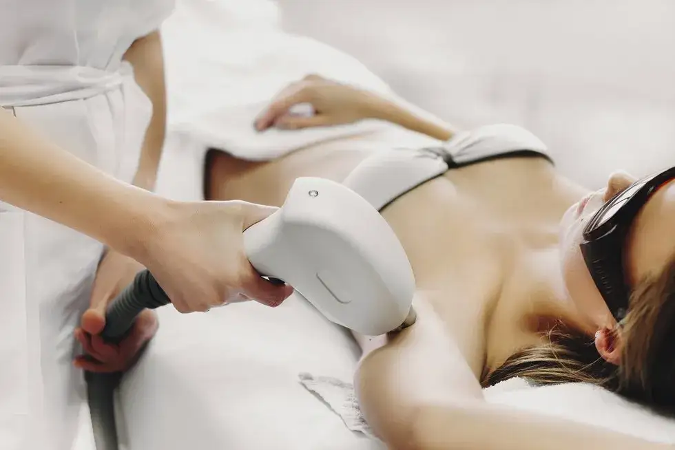 Zdjęcie Czy depilacja laserowa jest szkodliwa? Odkryj prawdę o bezpieczeństwie