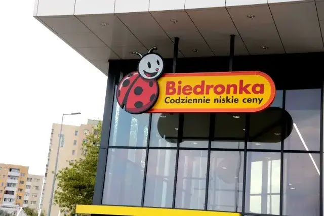 Zdjęcie Czy w Łebie jest Biedronka? Sprawdź, gdzie ją znajdziesz!