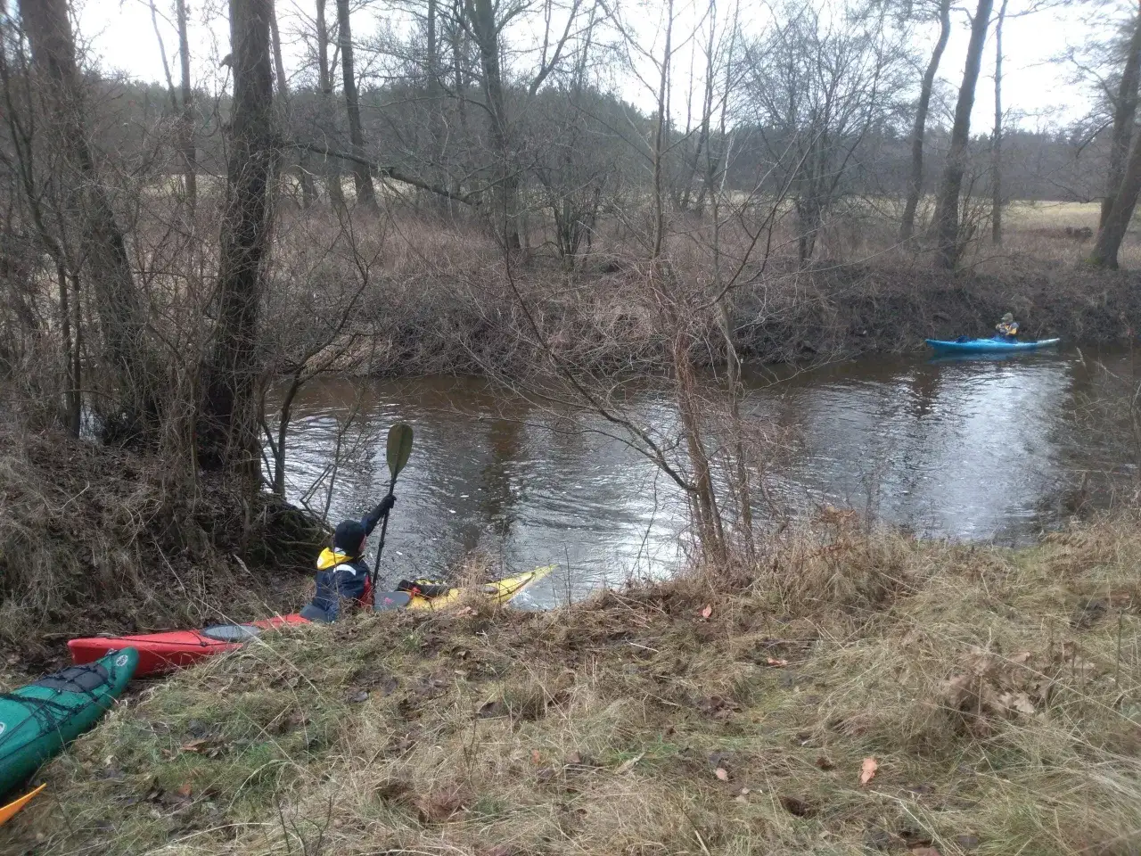 Zdjęcie Spływy kajakowe Świętokrzyskie – najlepsze trasy i wypożyczalnie