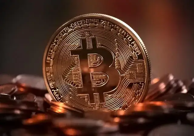 Zdjęcie Czy warto inwestować w bitcoina? Odkryj zagrożenia i korzyści